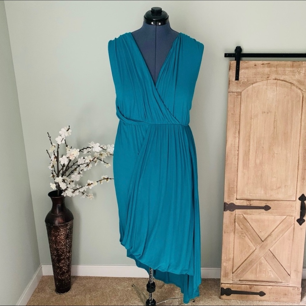 Lane Bryant Sleeveless Drape Front Maxi
Dress Size 18/20